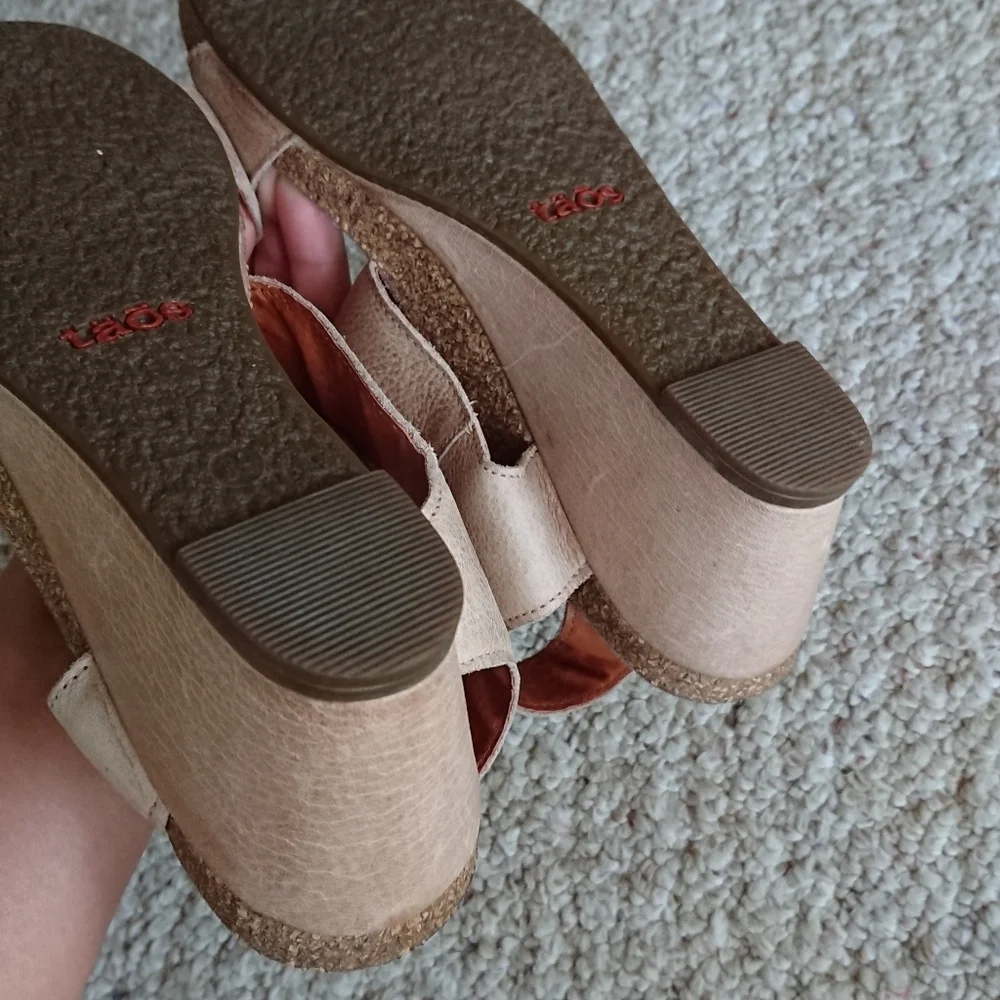Taos Footwear the Carousel 3 Leather Ornamented Wedge Sandals size 8.5